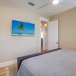 Paradise Beach, 8 Bed, 6,5 Bath, Beachfront & Pet Friendly!