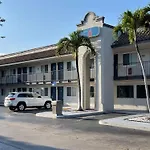 Travelodge by Wyndham Riviera Beach/West Palm
