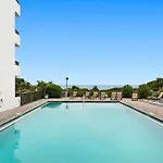 One Seagrove Place 1206