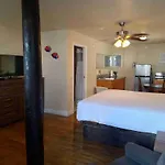 Knight\'S Key Suites