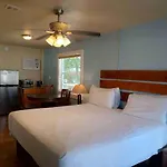Knight\'S Key Suites