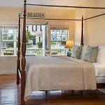 The Addison On Amelia
