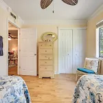 Fernandina Beach Condo With Pool And Path To Beach!