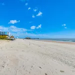 Cozy Daytona Beach Condo - Steps To Ocean!