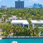 Villa Waterfront Miami 6 Bedrooms Sleeps 14 People