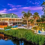 No 1 Largest Tampa Private Compound, 11Br Sleeps 40