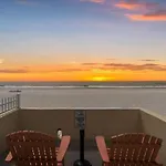 Sea Rocket 6 Beachfront Beauty In North