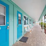 Tropic Terrace Suite #9 - Beachfront Resort