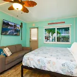 Tropic Terrace Suite #9 - Beachfront Resort