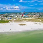 Tropic Terrace Suite #9 - Beachfront Resort
