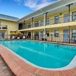Sunset Corner - Beach View & Heated Pool!