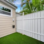 Poolside Oasis - Just Steps To The Sand! - Monthly Beach Rental