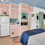 Saltwater Hideaway - Waterfront Resort - Coral Resort #E-2