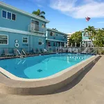 Saltwater Hideaway - Waterfront Resort - Coral Resort #E-2