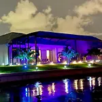 Brandnew Villa-Puresun At Canal Intersection, Heated Saltwater Pool And Spa, Facing South