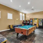 Stunning 5 Bedroom House With Private Pool