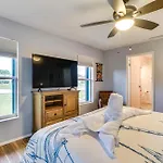 Charming Cape Coral Home With Dock Near Beaches!
