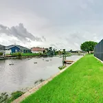 Charming Cape Coral Home With Dock Near Beaches!