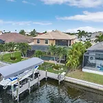 Stunning Tropical Oasis - Gulf Access, Kayaks, Padddleboards, Bikes, Tiki - Villa Ancora - Roelens
