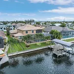 Stunning Tropical Oasis - Gulf Access, Kayaks, Padddleboards, Bikes, Tiki - Villa Ancora - Roelens