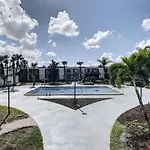 Stayable Orlando At Florida Mall