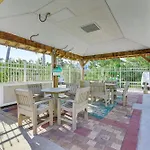 Upscale Getaway With Pool And Golf Cart
