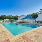 Upscale Getaway With Pool And Golf Cart