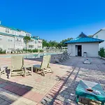 Upscale Getaway With Pool And Golf Cart