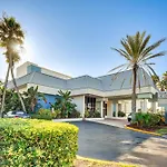 Daytona Beach Condo With Balcony 5 Mi To Speedway!