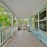 Tropical Oasis - Bbq And Beach-Inspired Nook