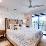 Swanky Bubbles, 9 Beds, 11 Bathrooms, Pet-Friendly With A Rooftop Deck And Steps Away To The Beach!