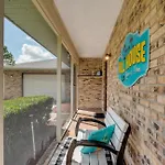 Spring Hill Retreat With Heated Pool And 4-In-1 Grill