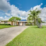 Spring Hill Retreat With Heated Pool And 4-In-1 Grill