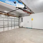 Bayside Townhome - Private Beach Access, Pool And Hot Tub, Free Parking