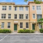 Bayside Townhome - Private Beach Access, Pool And Hot Tub, Free Parking