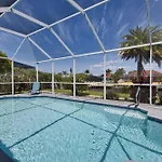 Charming Waterfront Vacation Rental With Fabulous Views And Easy Access To The Caloosahatchee River