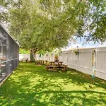 Outdoor Oasis, 8 Mi To Beach Chic Cape Coral Home