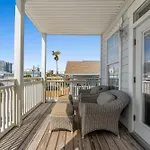 Blue Oasis Beach Vacation Home With Private Pool & Hot Tub