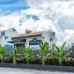 Waterside Suites And Marina