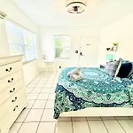 Southwinds Inn By The Gold Nests