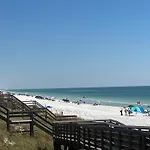 Hole Inn The Wall Hotel - Fort Walton Beach - Sunset Plaza - Nearby Beaches & Hurlburt