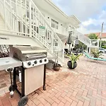 Southwinds Inn By The Gold Nests
