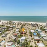 Beach Time: Saltwater Pool, Walk To Beach!