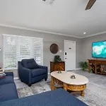 Barefoot Hideaway: Pool, Near Bonita Beach!