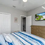 New Stilt Home: Heated Pool, Near Beach & Times Sq