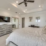 Aloha Oasis: Gulf-Front, Pool, Spa, Sleeps 14!