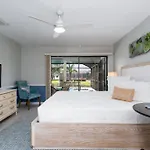 Palm Breeze: Heated Pool, Spa, Water Views, Beach