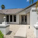 Palm Breeze: Heated Pool, Spa, Water Views, Beach