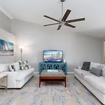Palm Breeze: Heated Pool, Spa, Water Views, Beach