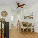 Canal View Gem: Heated Pool, Spa & Trolley Access